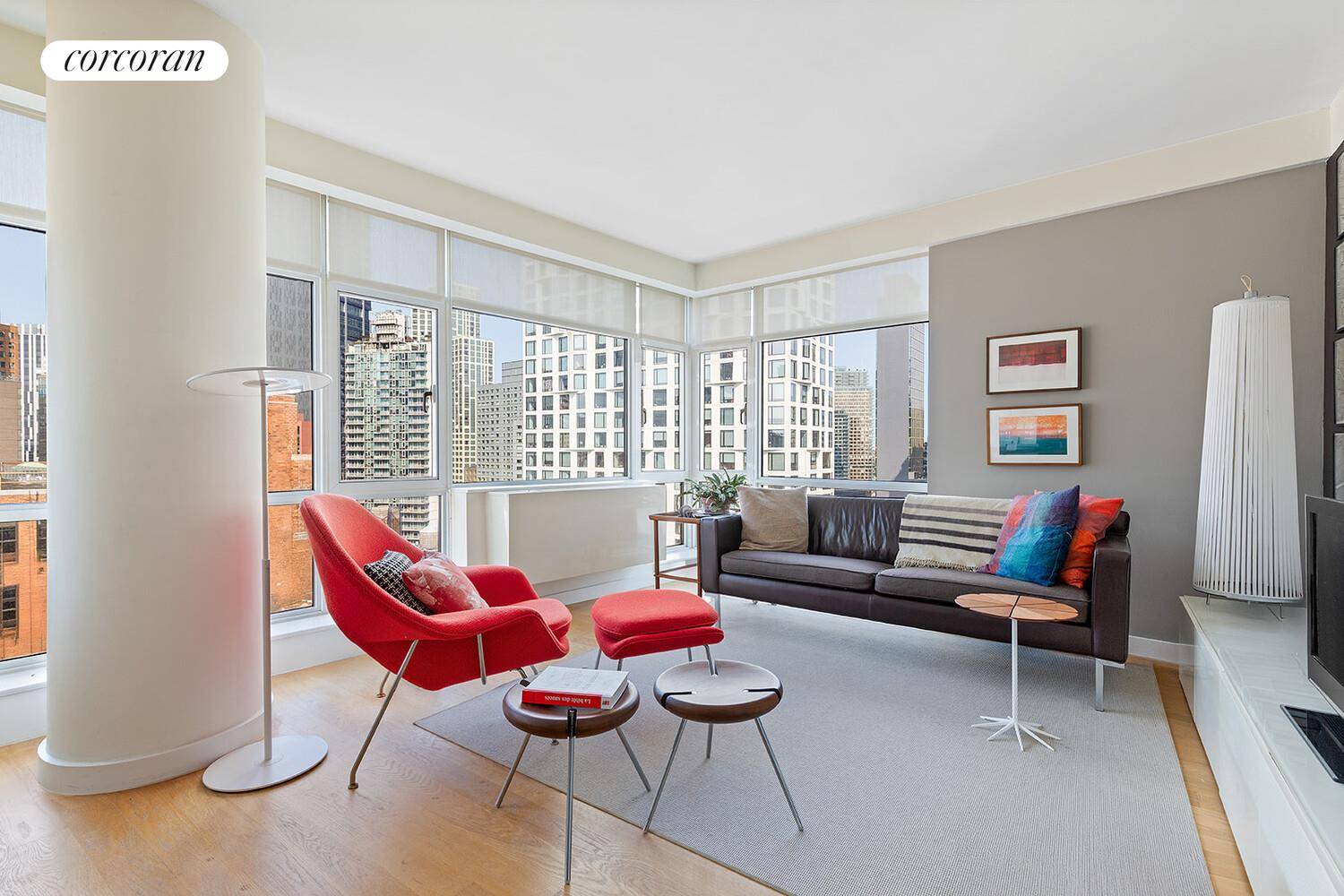 Perched high above the vibrant streets of Downtown Brooklyn, The Syndicate Team presents this luminous two bedroom, two bath residence ; a modern sanctuary where sleek design meets urban convenience.