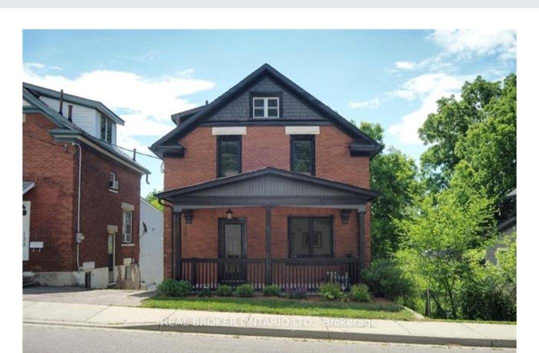 Welcome to this cozy, spacious studio apartment situated in a great location close to all amenities.
