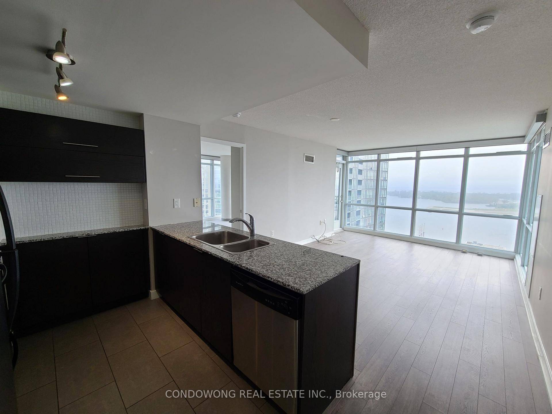 Gorgeous 2 Bedroom Den Unit !