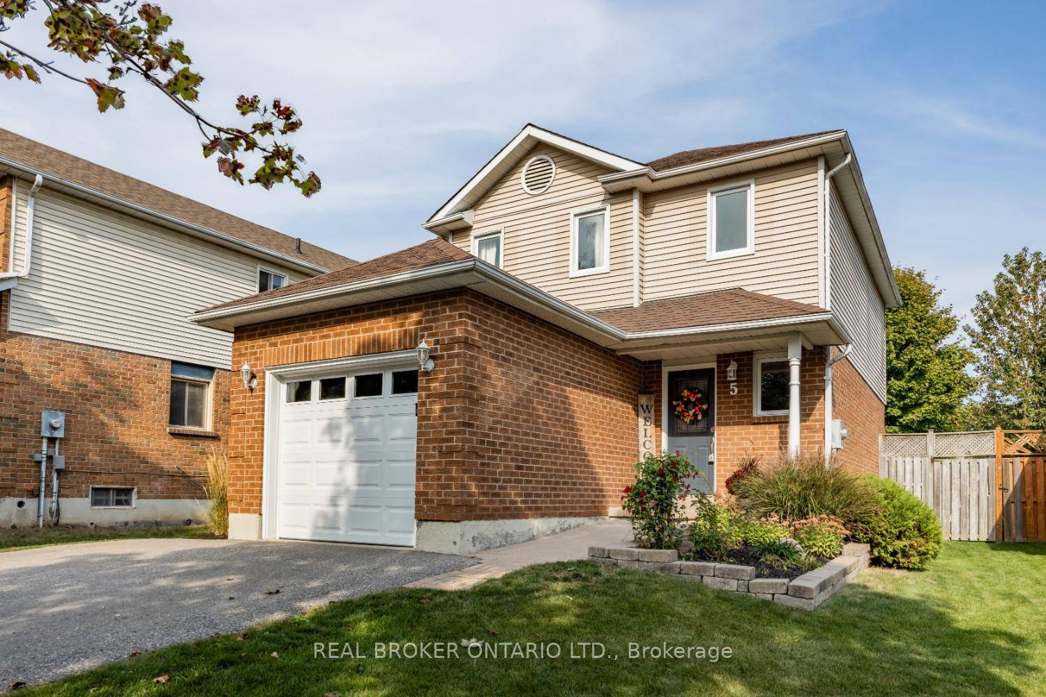 Welcome to this meticulously maintained, 2 storey home nestled on a peaceful court in Bowmanville, just minutes from parks, schools, and everyday amenities.