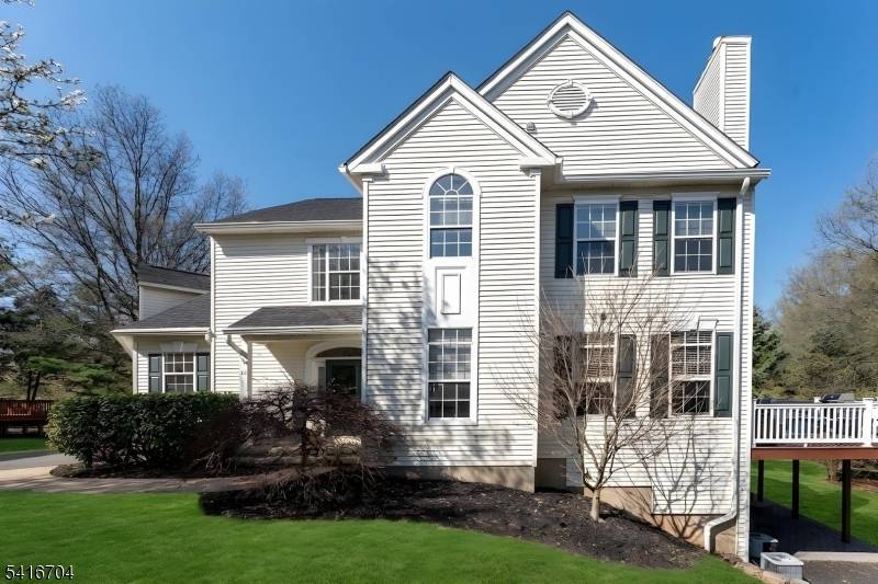 Beautifully updated 5BR, 3.