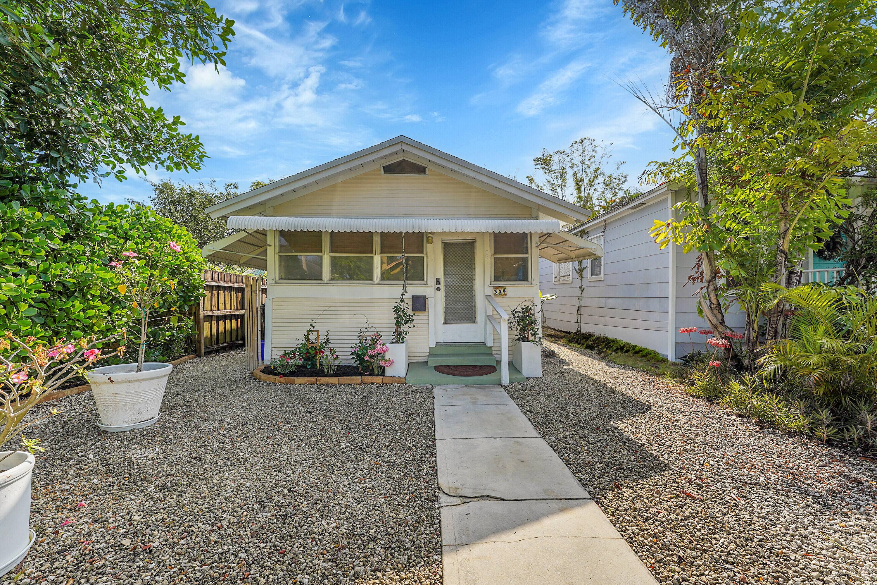 Charming beach bungalow in amazing location !