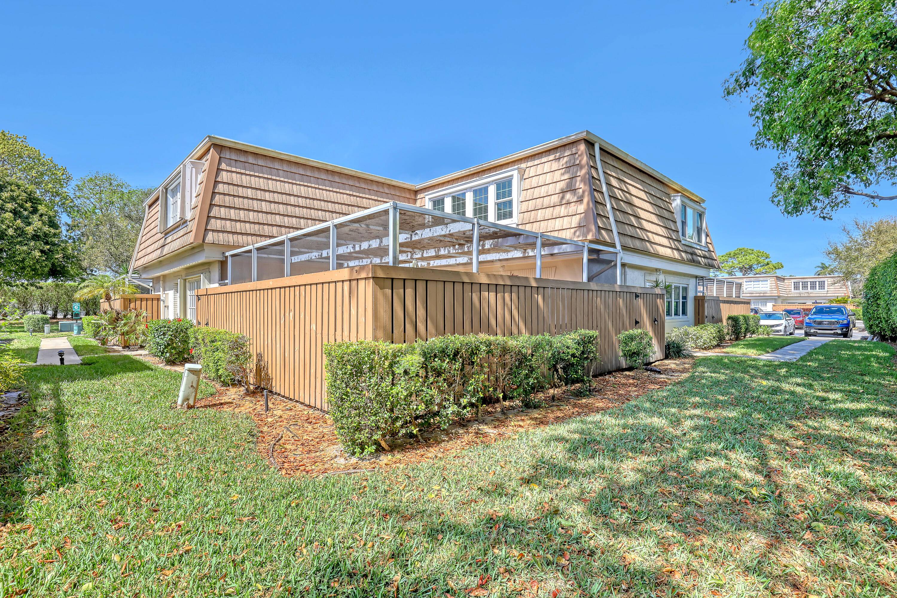 PRIME LOCATION ! Beautifully renovated townhome in the heart of Palm Beach Gardens.