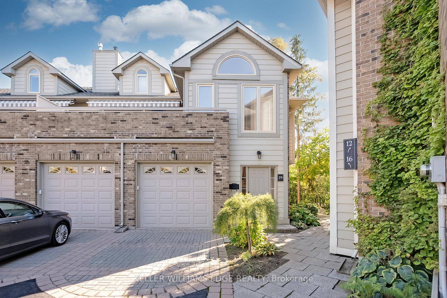 Welcome to The Terraces, an exclusive enclave in South Burlingtons desirable Roseland neighbourhood.