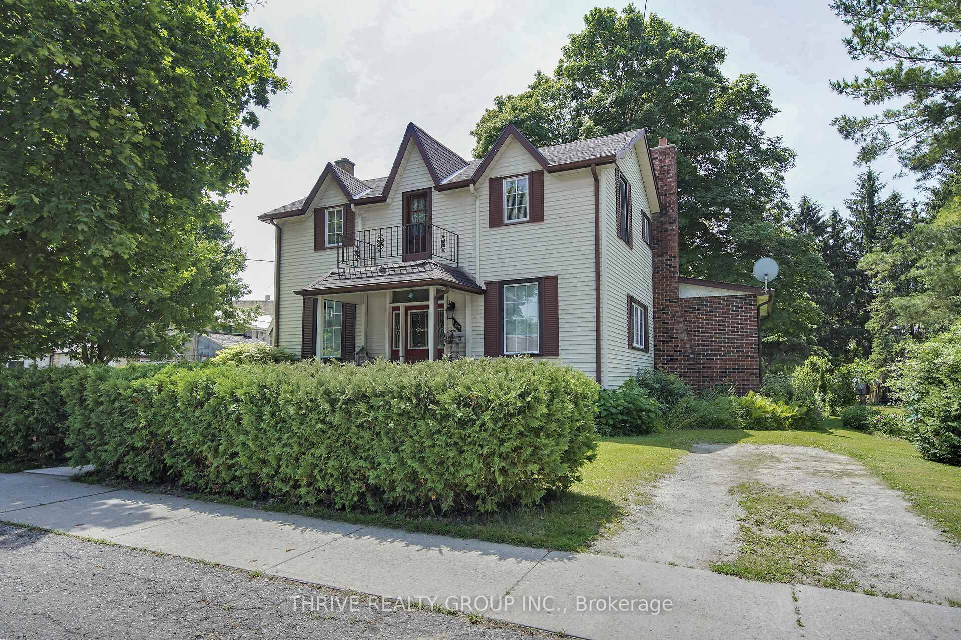Charming 2 Storey Farmhouse with Barn in the Heart of Parkhill.