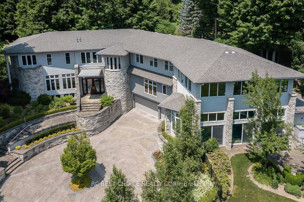 Exceptional estate residence located in the prestigious Woodland Acres community of Vaughan, situated on approximately 1.