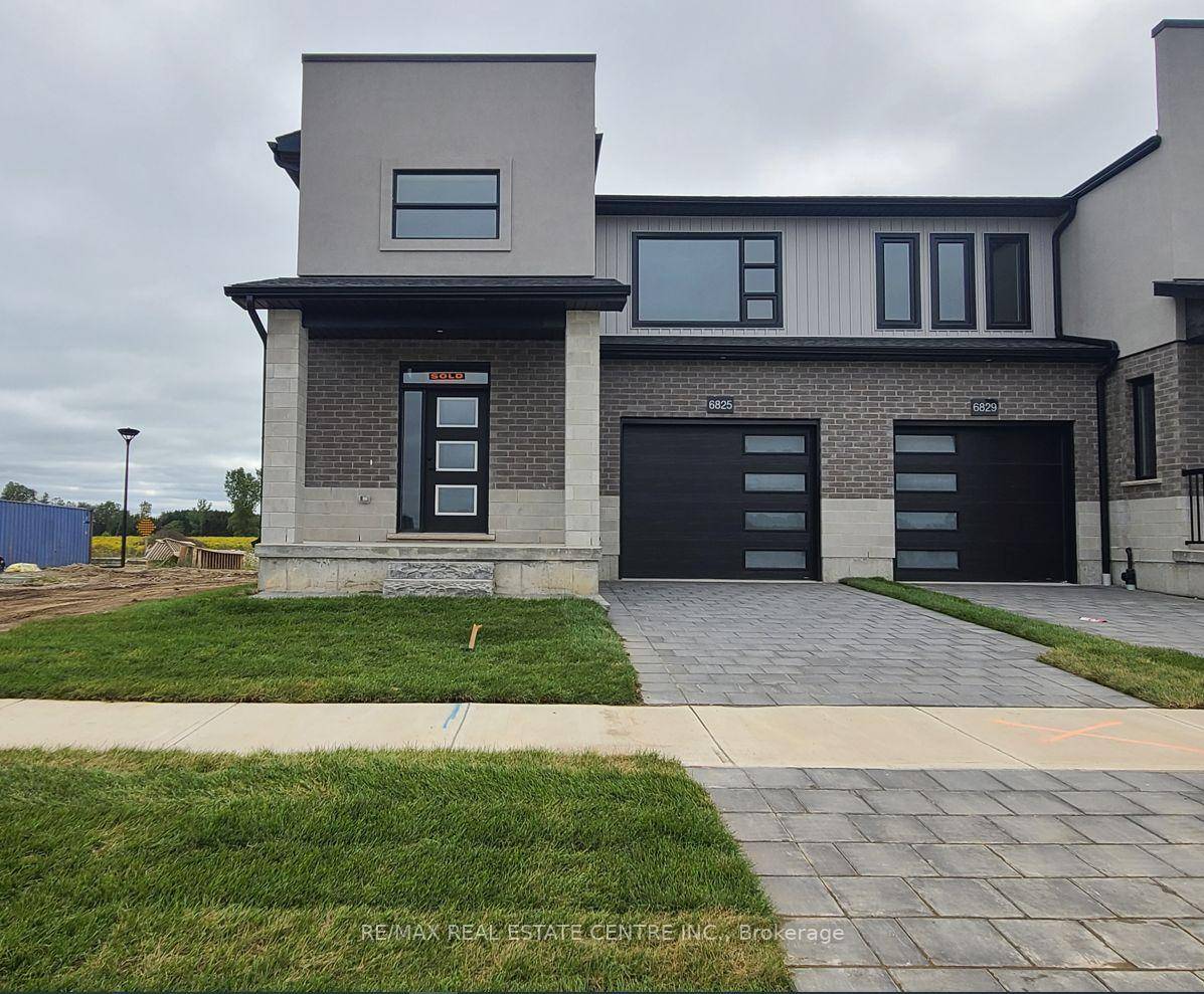 Luxurious 2 storey freehold townhome featuring 3 beds loft, 3 baths, and 2, 195 sqft of upscale living !