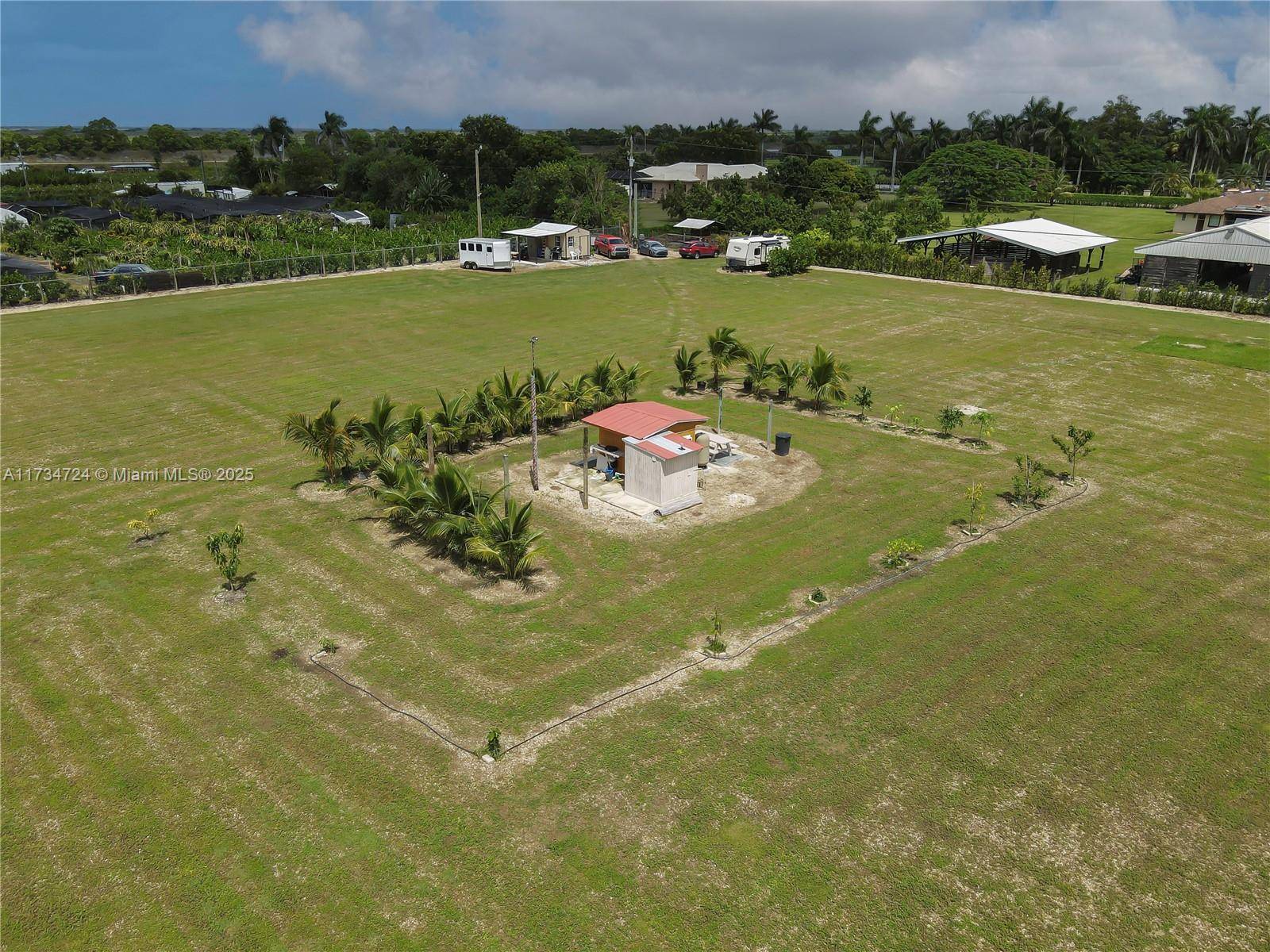 Zoning Use RESIDENTIAL, AGRICULTURE or BOTH in the heart of Homestead, Florida !