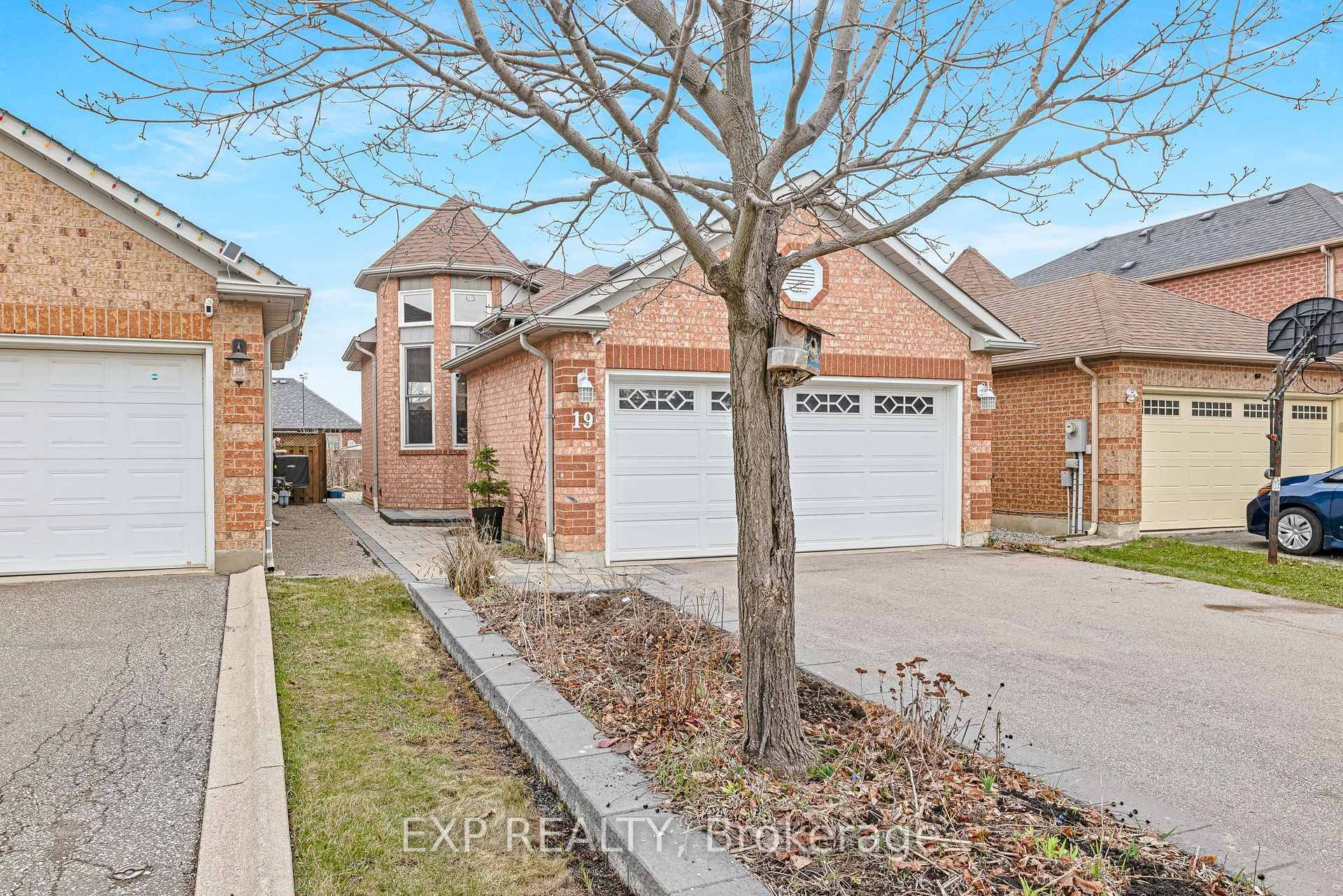 If you are looking for a bright and beautiful detached home in a great neighbourhood dont miss this opportunity !