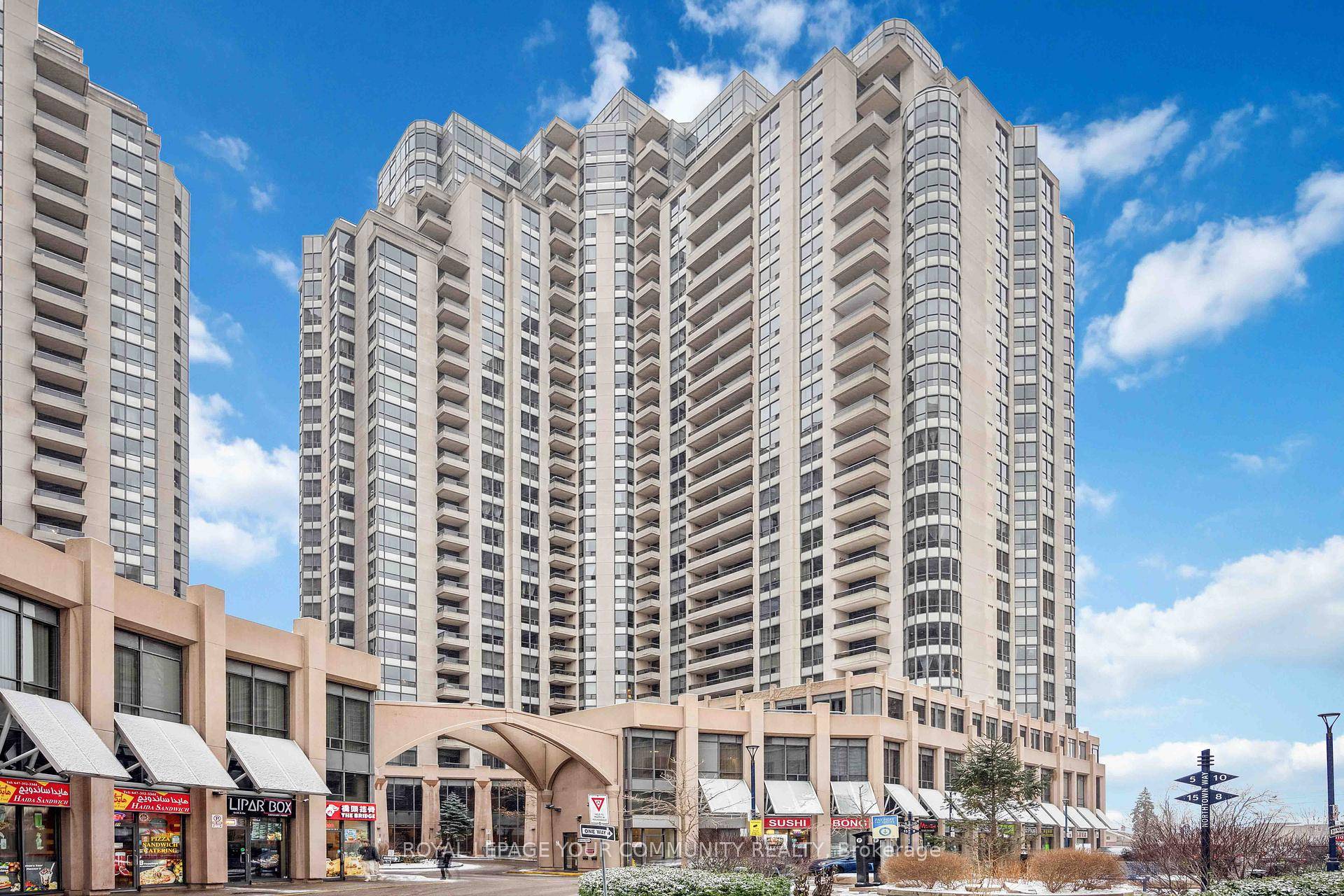 Luxury Living at Tridel's Triomphe Condos 5 Northtown Way Welcome to this bright and spacious 2 bedroom den suite in the prestigious Triumph Condos by Tridel.