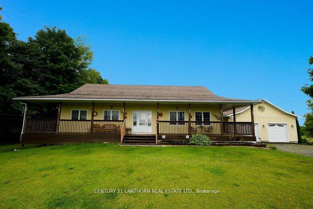 Welcome to your dream home in the heart of Madoc !