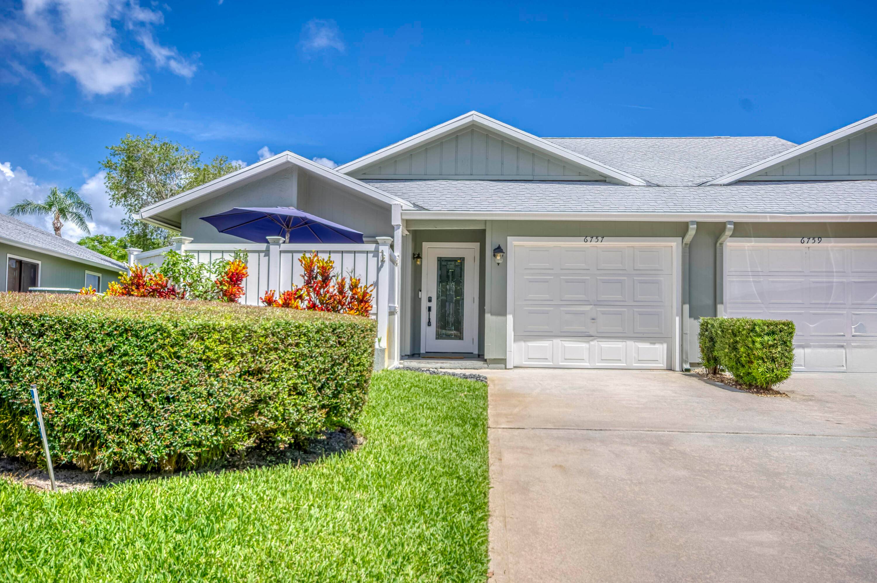 This beautifully updated villa, located in the highly sought after Heritage Ridge community, offers a perfect blend of comfort, style, and functionality.