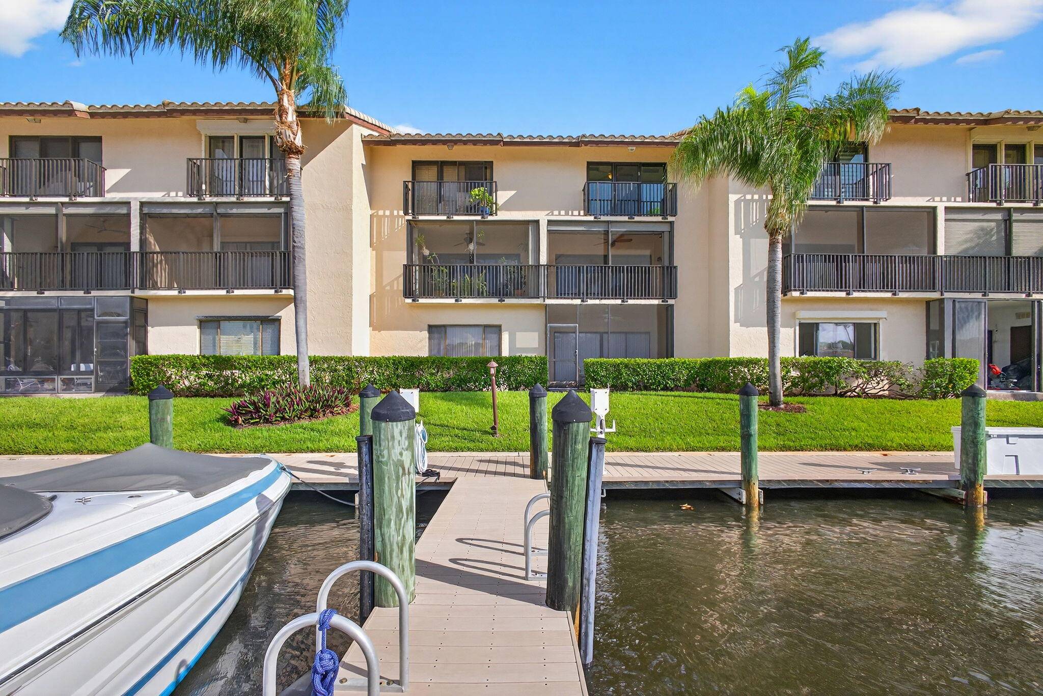 Beautifully maintained 2BR 2.