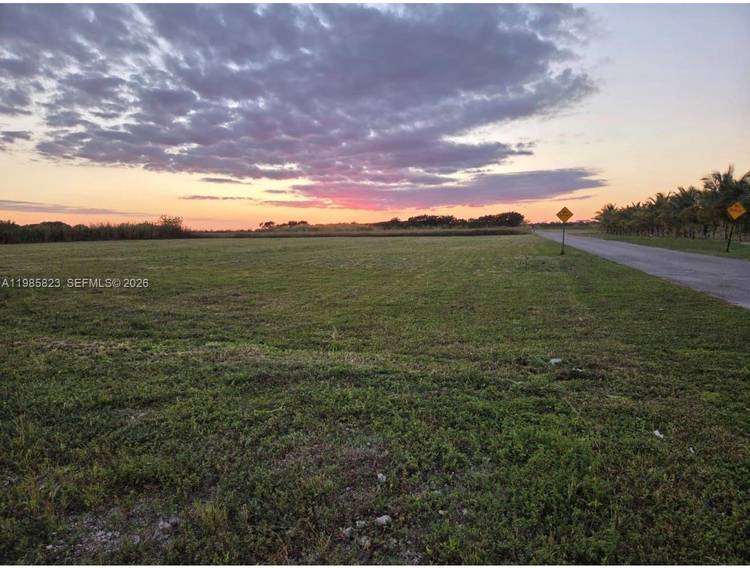 Come build your DREAM HOME on this 4.
