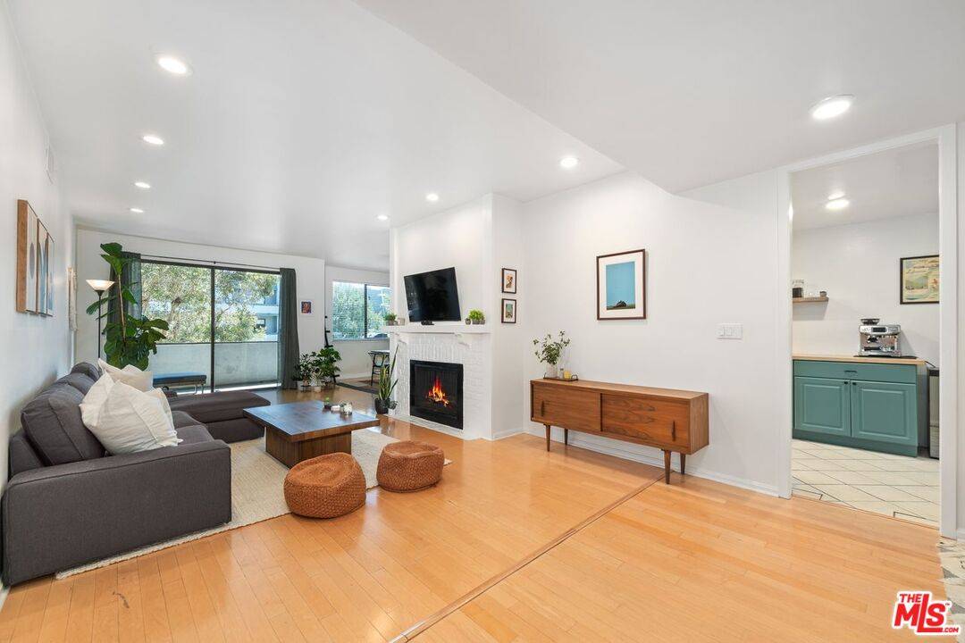 306   Bora Bora WAY 2BR Marina Del Rey La