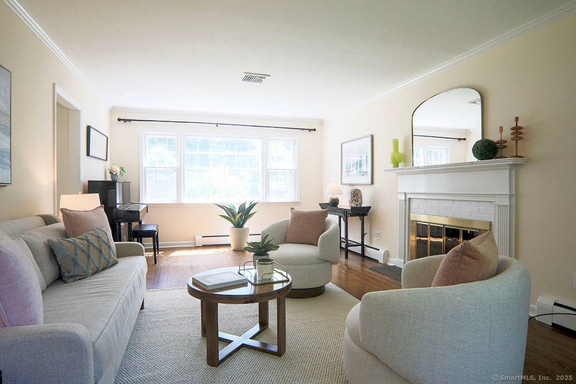 Set at the end of a cul de sac in the desirable Compo South neighborhood, this lovely colonial home offers an ideal Westport location.