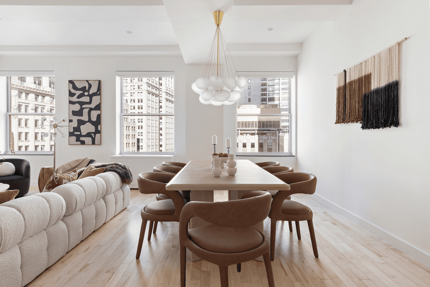 This exceptional residence, located on the 27th floor of 15 Broad, offers a rare opportunity to live in one of downtown's most sought after buildings.