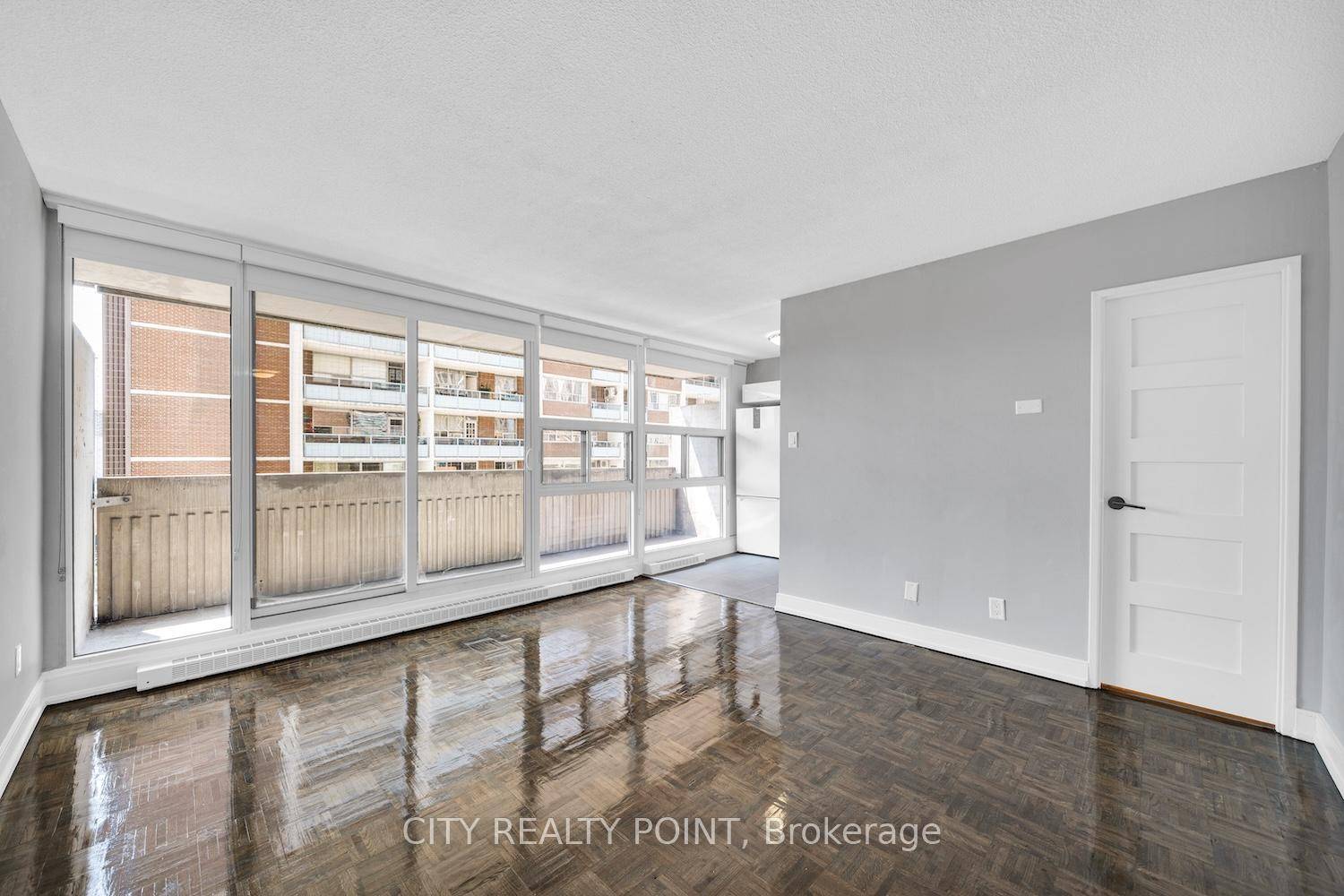 DOWNTOWN TORONTO BLOOR amp ; YONGE 1 Bedroom APARTMENT Now offering one month free rent on a 12 month lease.