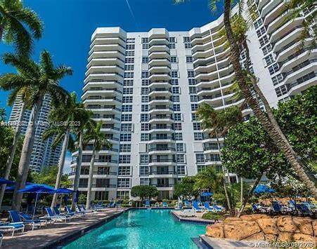 DESIRABLE AREA TO ENJOY THIS SEASONAL RENTAL AT MYSTIC POINTE TOWERS COMMUNITY.