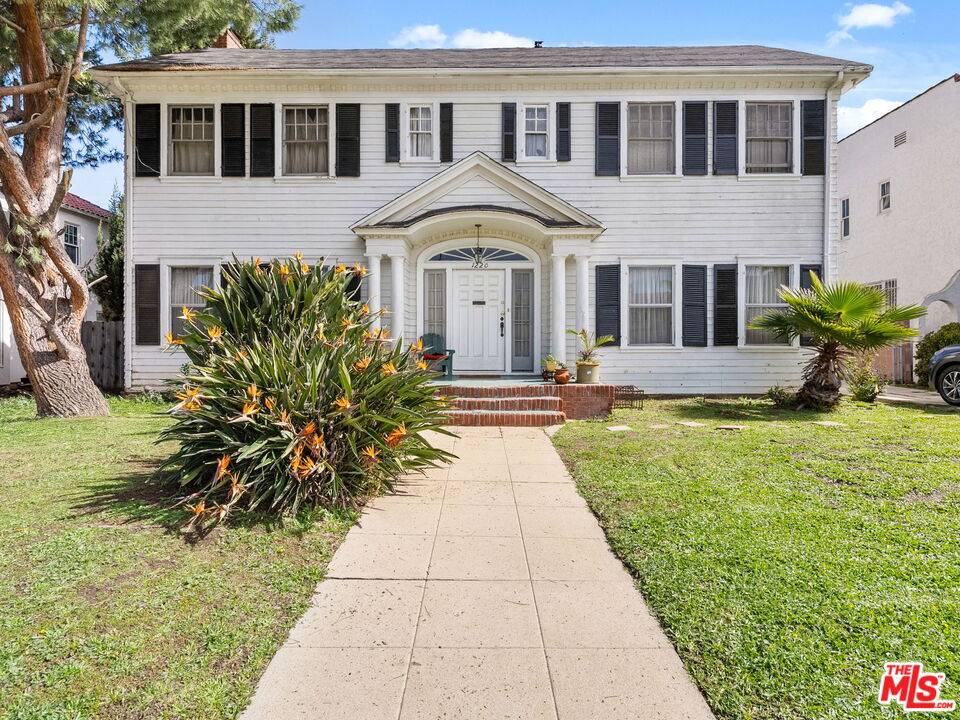 1220  S Wilton Pl 4BR La