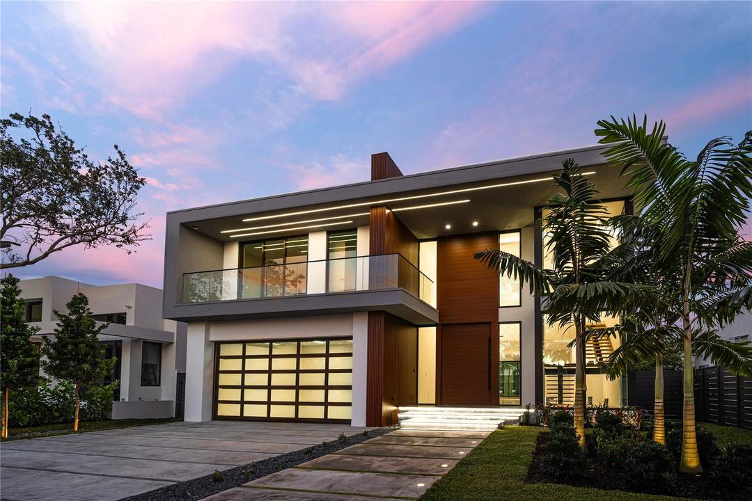 Architectural Modern Masterpiece in Victoria Park.