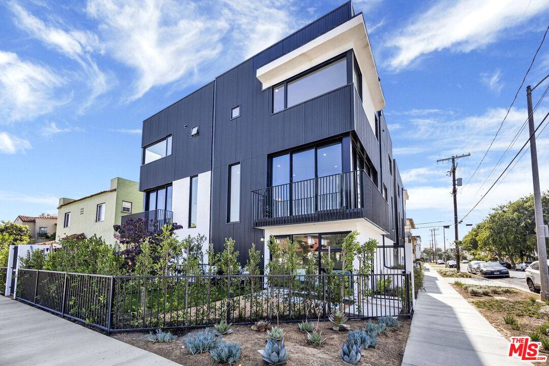 5868  Saturn St 3BR La