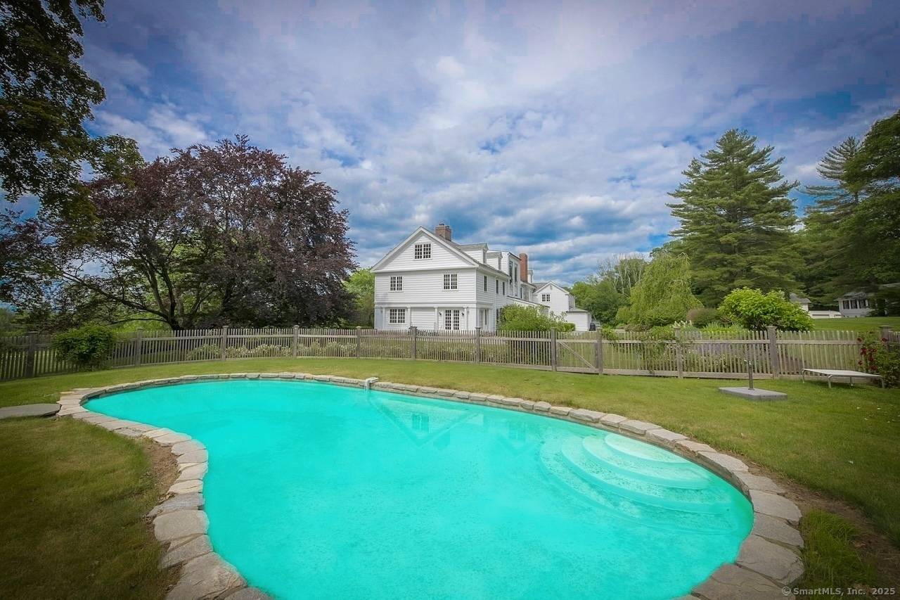 Luxurious Estate With Breathtaking Views In Salisbury, Ct Availability 75, 000 term July 2 September 2, 2025.