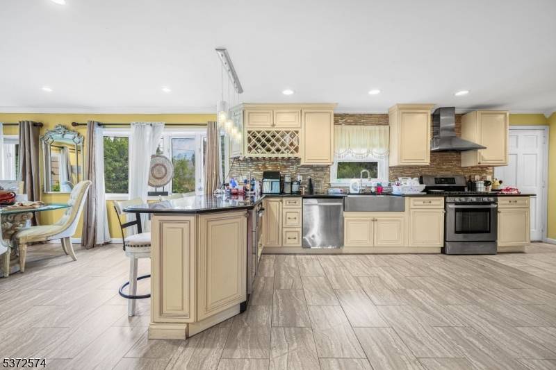 Welcome to 1893 Arbor Lane in Union, NJ !