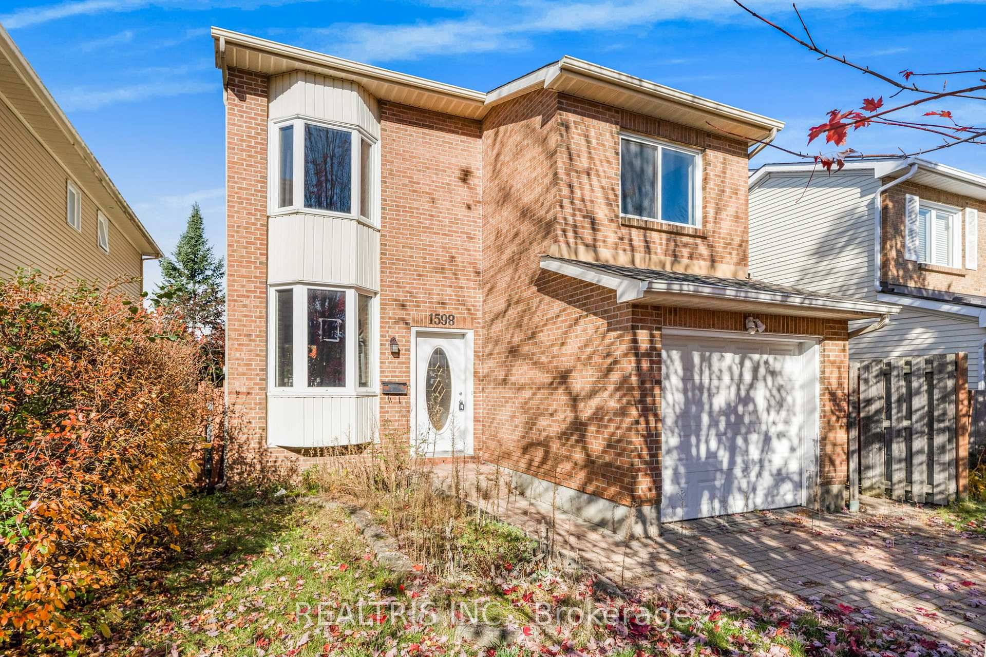 Spacious 4 bedroom, 4 bathroom home in a welcoming, family friendly neighbourhood.