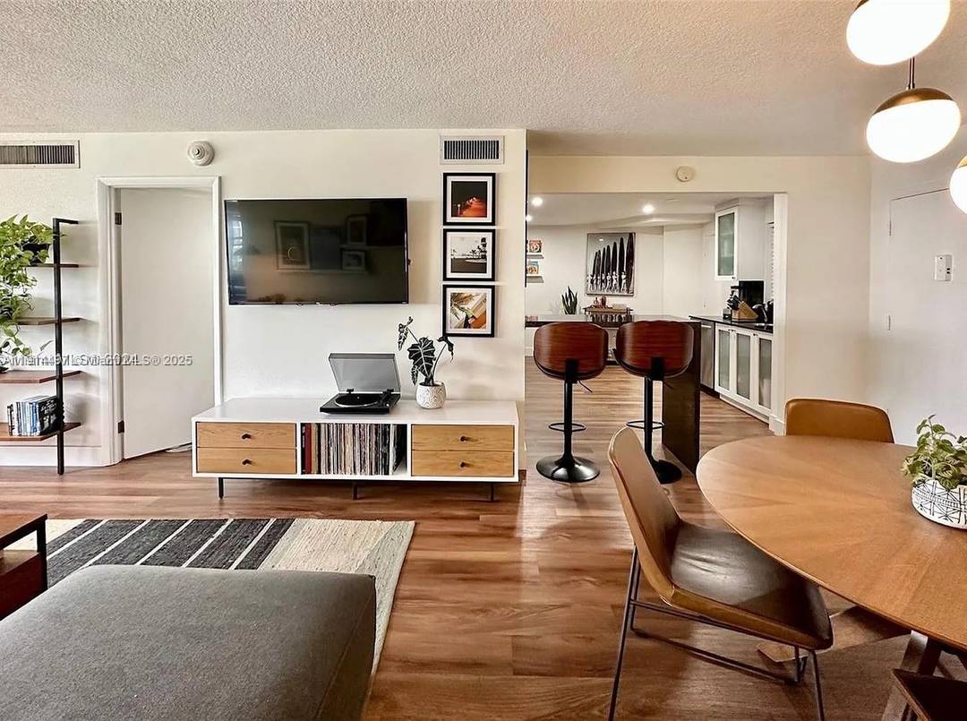 Beautiful and bright 2BD 2BA South Beach condo in a prime location just steps from the Miami Beach Convention Center, top dining, Lincoln Road, Sunset Harbour, and the beach.