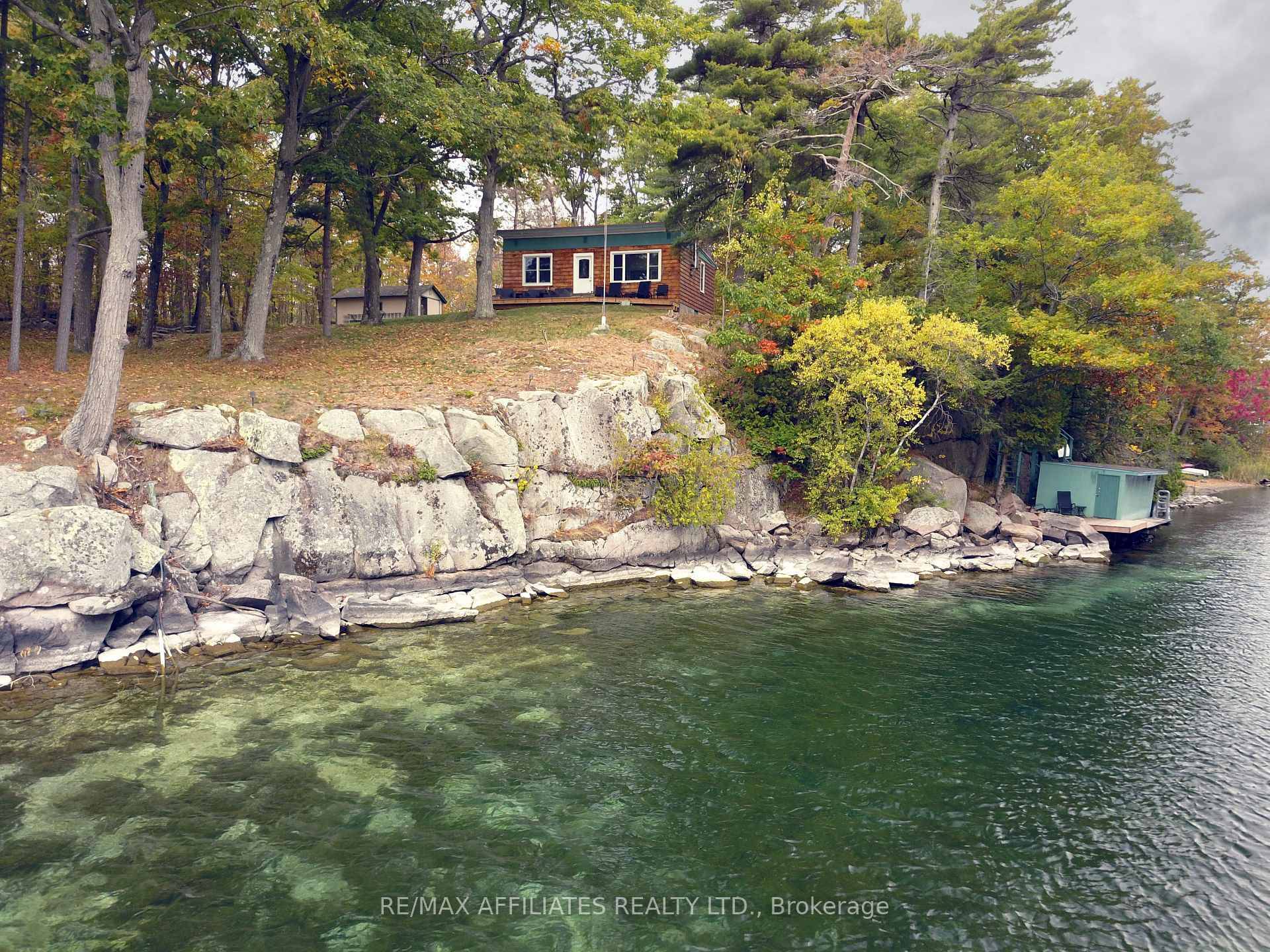 Have you been dreaming of owning your own tranquil escape right on the water ?
