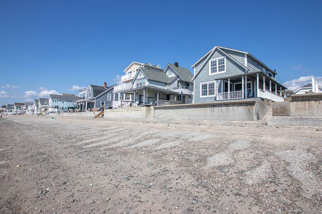 Fantastic Waterfront Rental in Bayview with direct access to LI Sound.