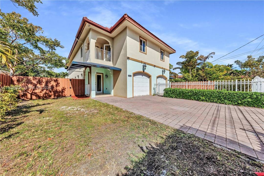 EXCEPTIONAL DUPLEX IN MIAMI PRIME INVESTMENT OR END USER OPPORTUNITY !