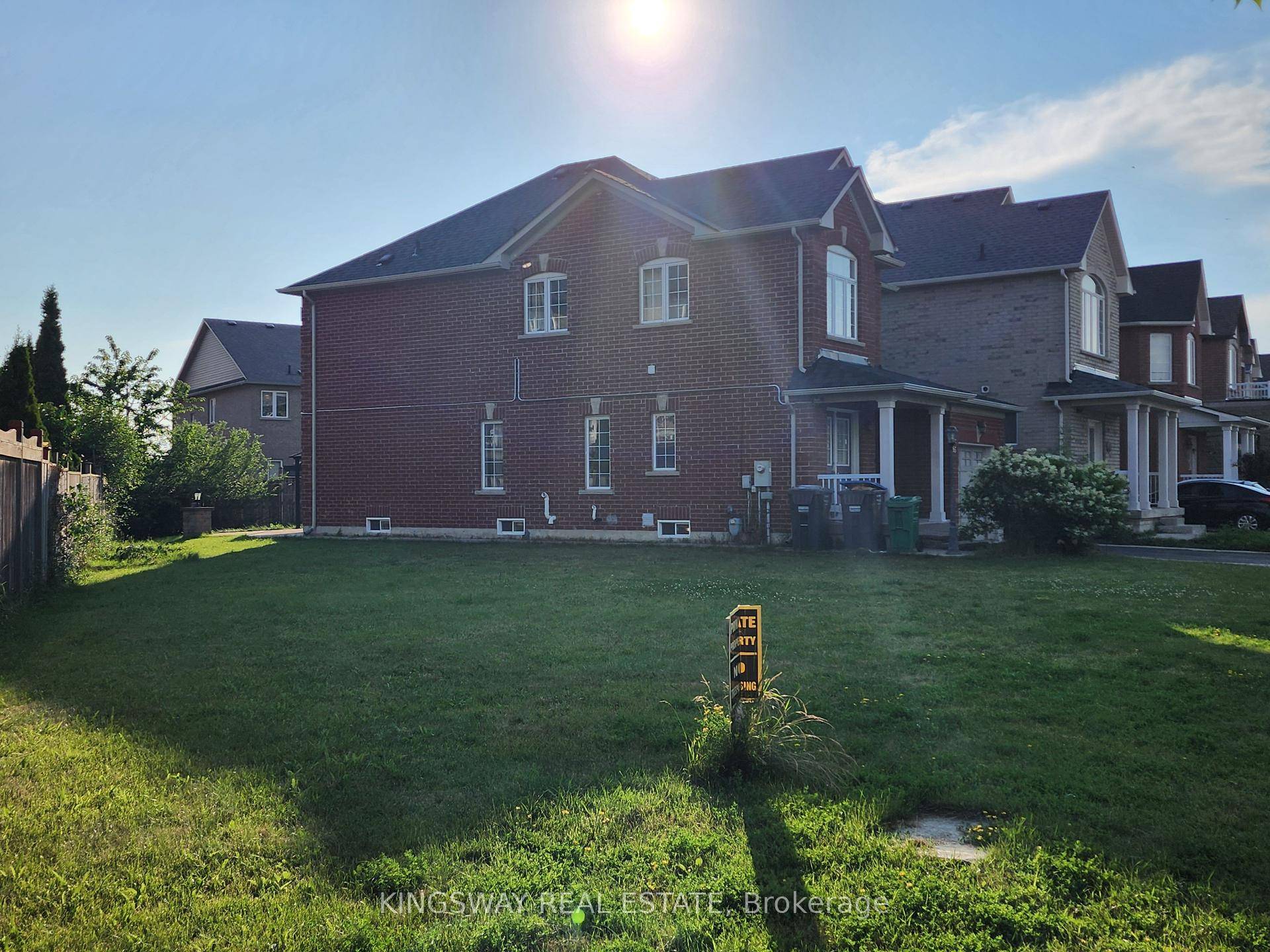 Freshly painted 2nd floor all bedrooms, washrooms and hallway.