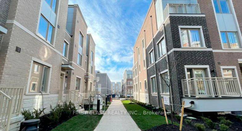 One Year New 3 Bedroom 3 Baths Townhouse at Core of VMC, 3 Storeys, 1567 SF of living space Plus 221 SF Rooftop Terrace !