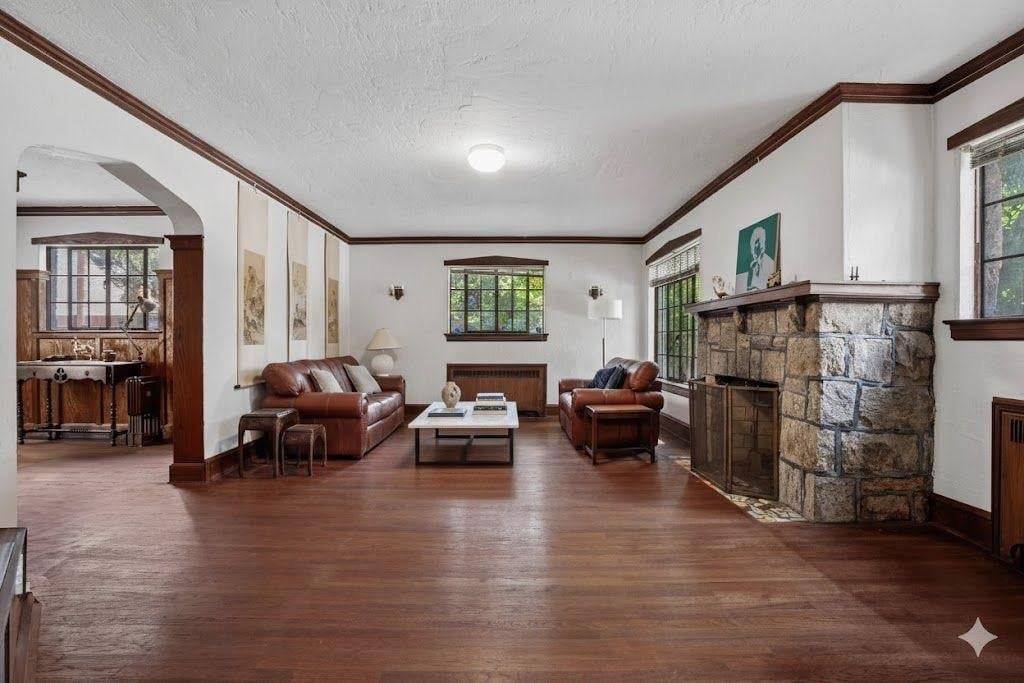 Welcome to 176 15 Croydon Road, A Rare Tudor Masterpiece in the Heart of Jamaica EstatesNestled on a picturesque, tree lined street in prestigious Jamaica Estates, this original Tudor style ...