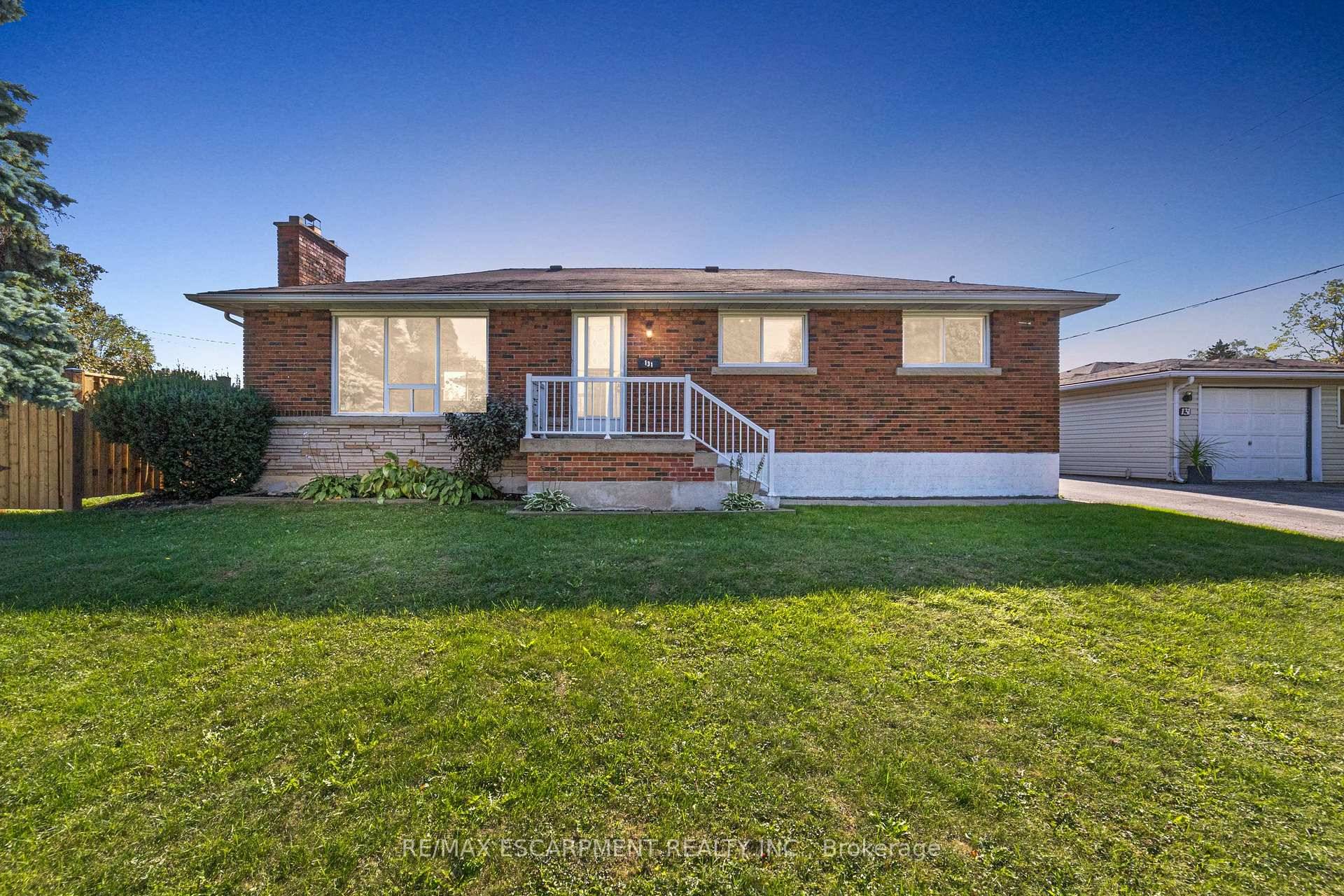 Beautiful all brick bungalow on a corner lot in Hamilton's desirable West Mountain neighbourhood !