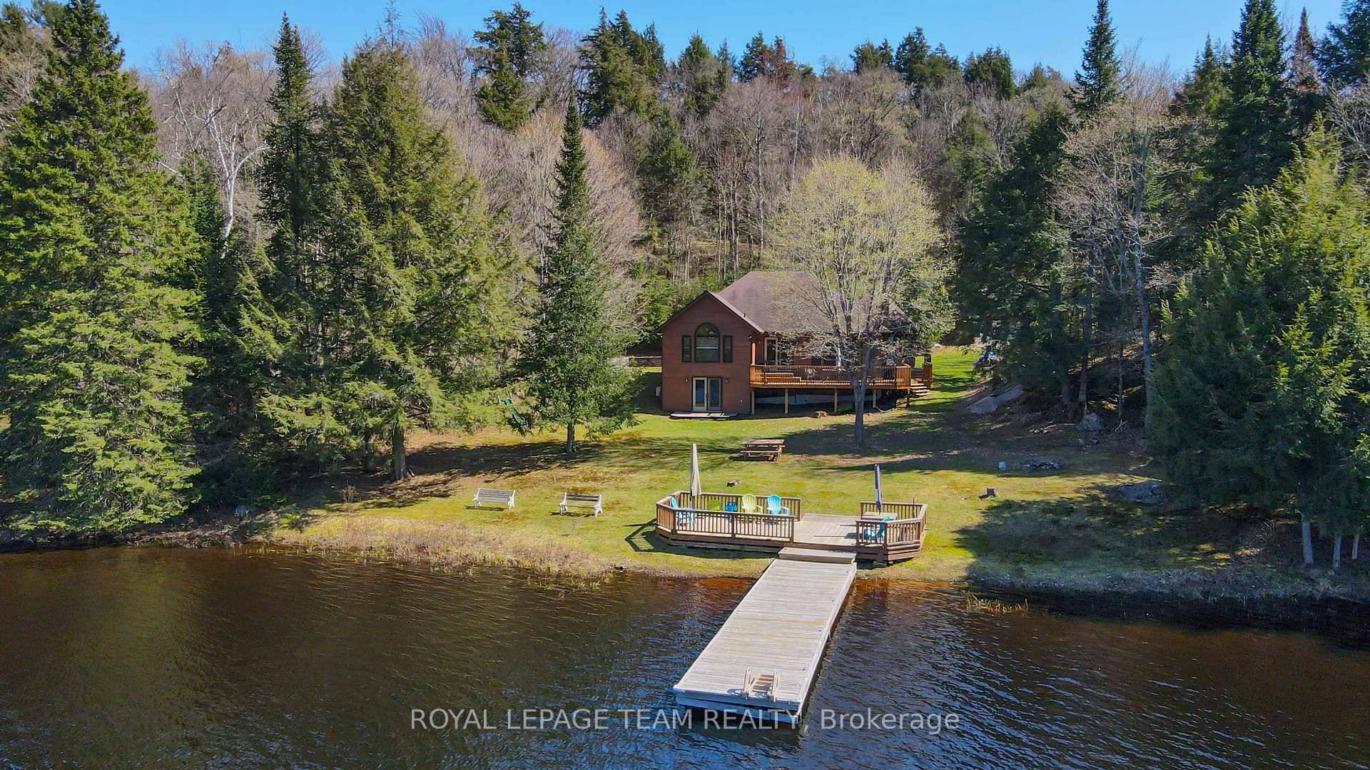 Wow, waterfront living doesn't get any better than this.