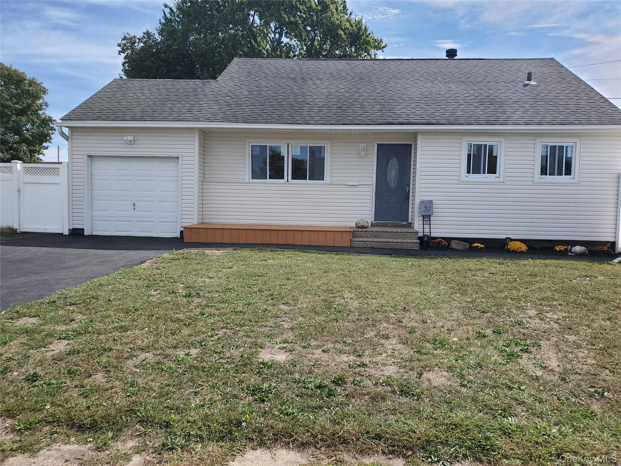 Welcome to 31 W Marine Ave.