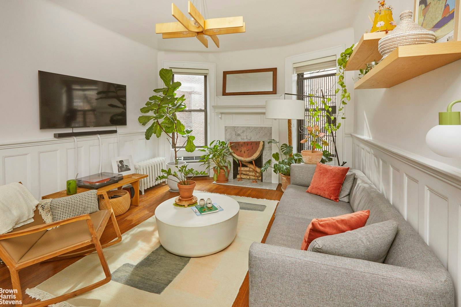 Welcome to this charming pre war gem !