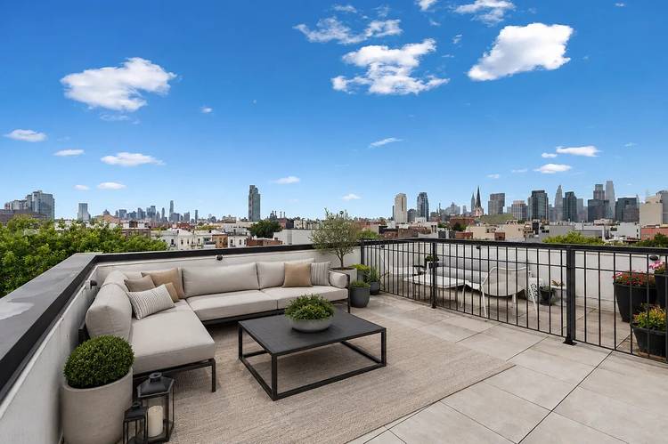 Exceptional value and a tranquil Greenpoint lifestyle await in this stylish 1 bedroom, 1.