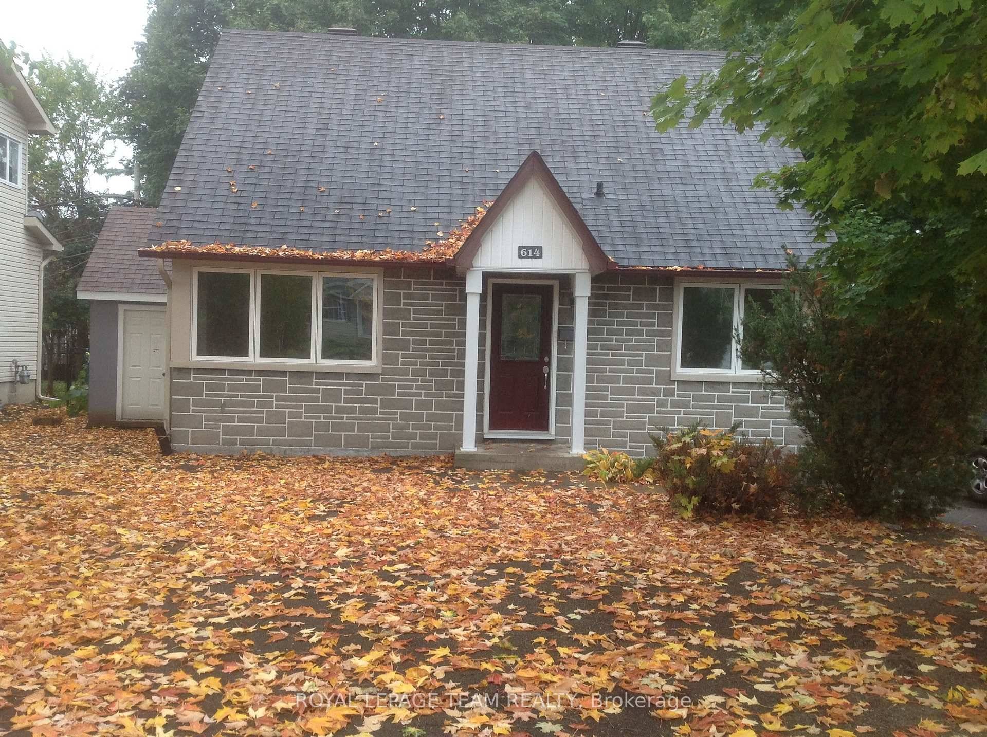 Come amp ; enjoy Westboro in this lovely single home.