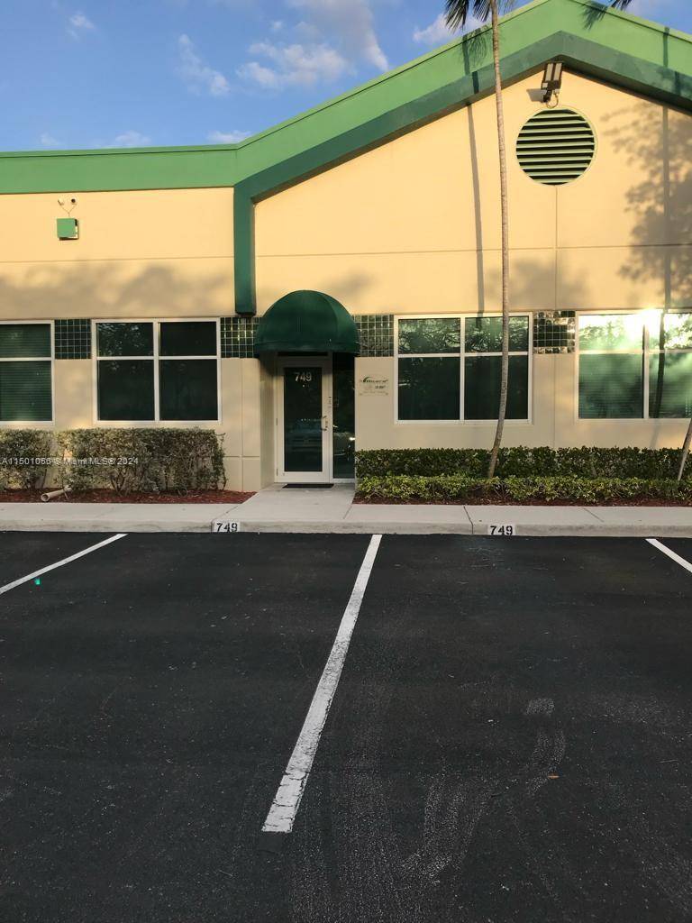 Office Warehouse for lease.