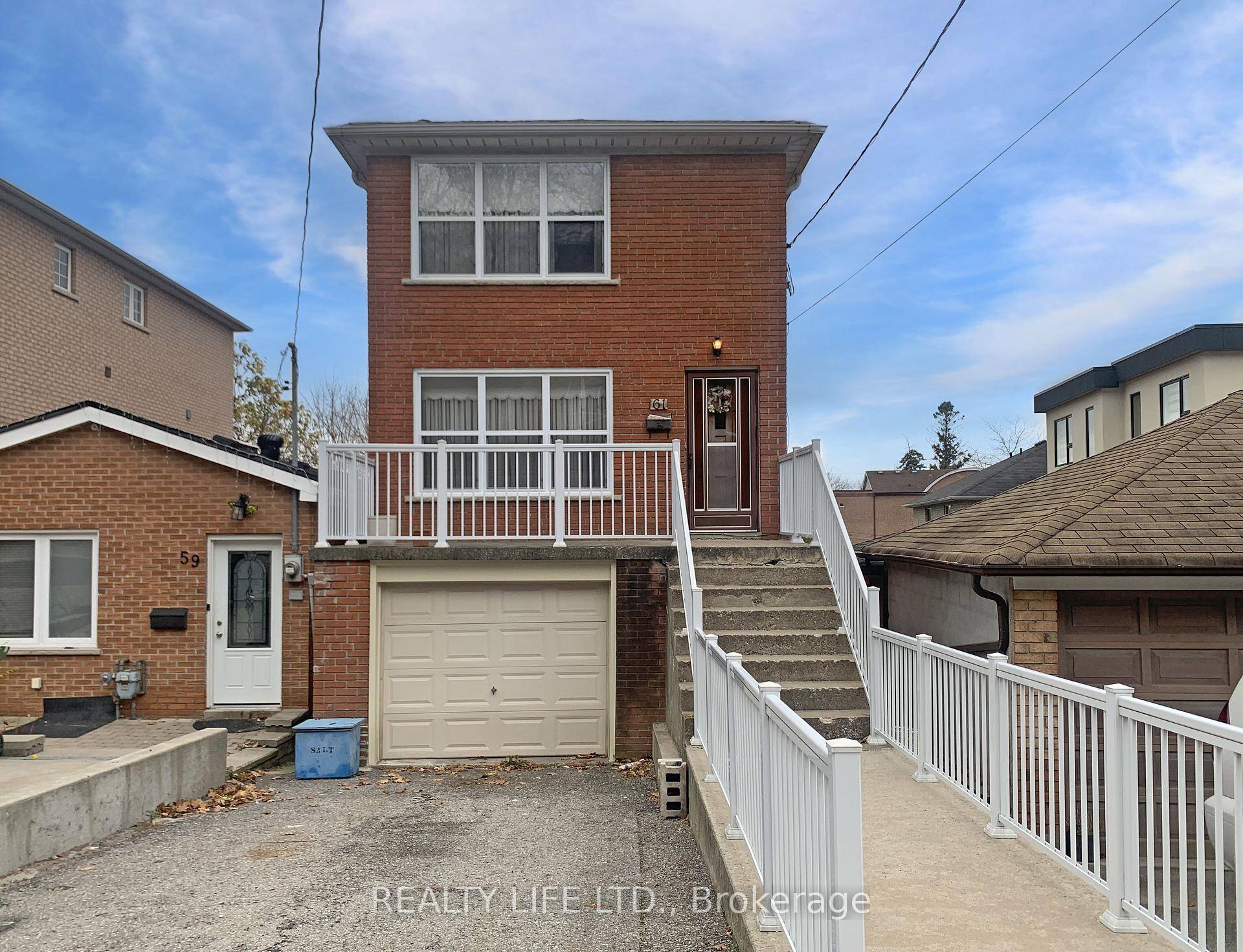Bright amp ; Spacious 2 Storey Detached Home With Walk Out Basement !