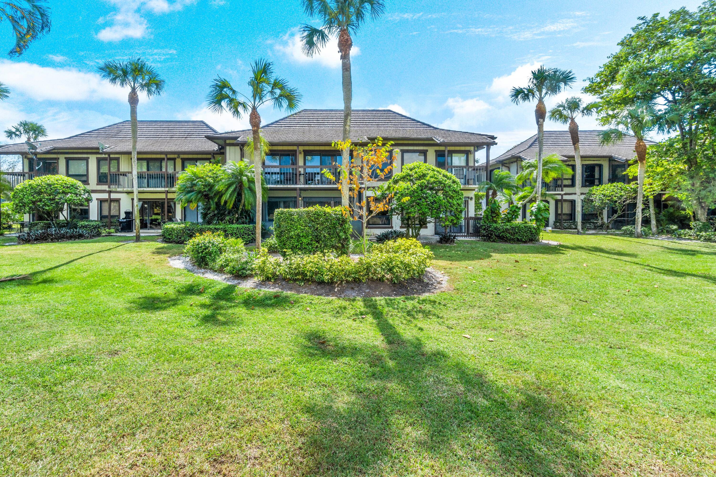 WOW ! Ground level, corner unit in Bagatelle of the Polo Club is ready for its new owner.