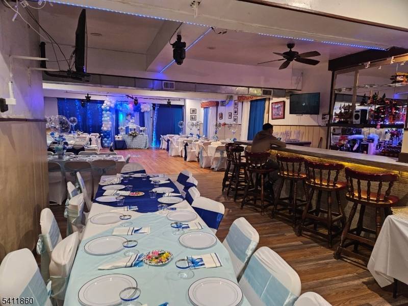 Social Club business including C 33 Liquor License for sale !