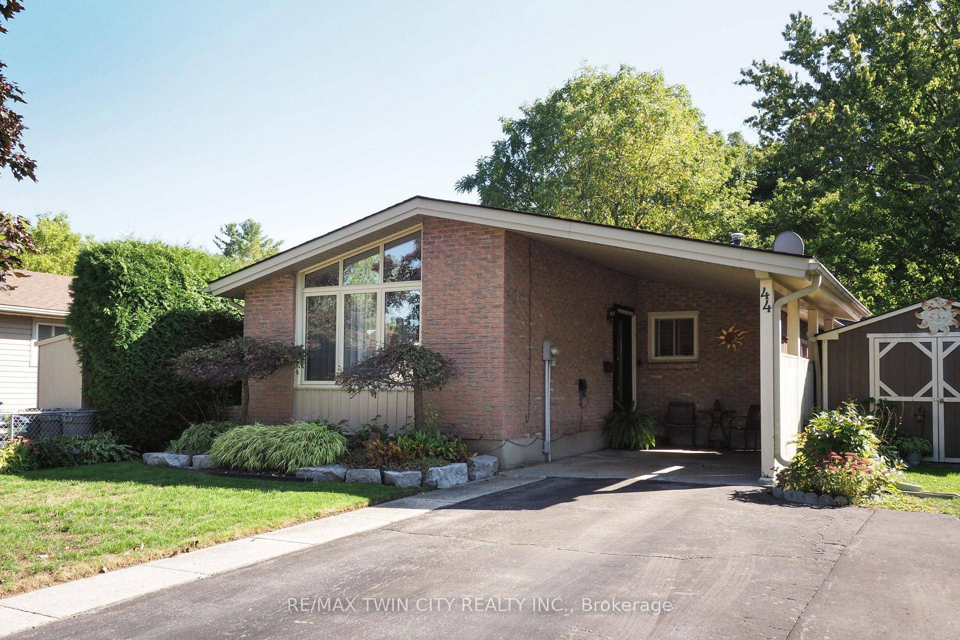 Welcome to this well maintained bungalow located in the desirable Silver Heights neighbourhood of Hespeler, Cambridge.