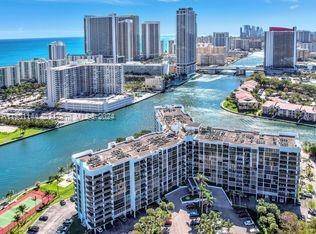 Beautiful renovated PH unit 1 1 perfect location close to the beach, stores and shops