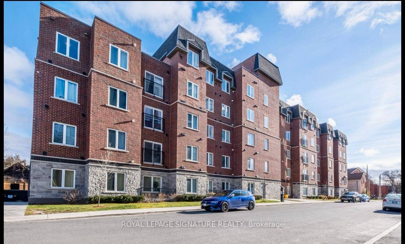This is an exceptional 2 bedroom, 1 bathroom condo suite in The Frontenac Condos and is based on Kingstons foundation of History amp ; Innovation.