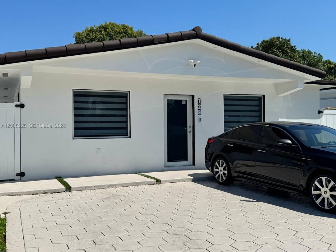 Stunningly Remodeled Home with Pool and Large Terrace !